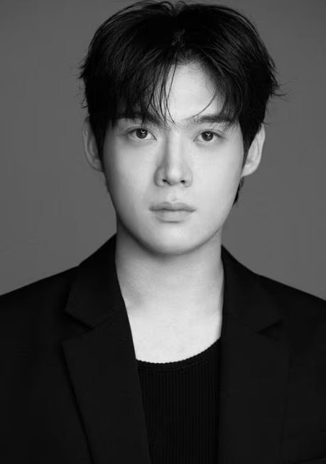 배우 윤도건, 로그스튜디오와 전속 계약 체결
