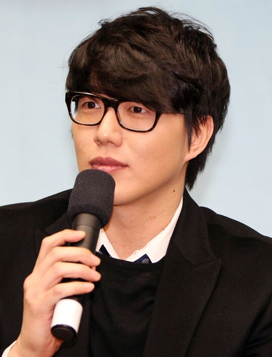 성시경, 오랜 매니저와 결별…금전적 피해 발생