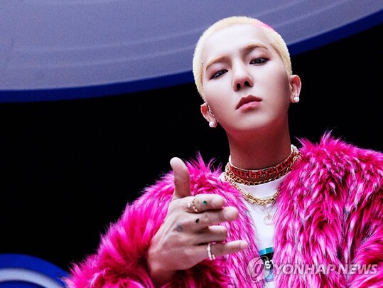 병역법 위반 혐의 송민호, 부실 복무 의혹 첫 재판 4월로 연기