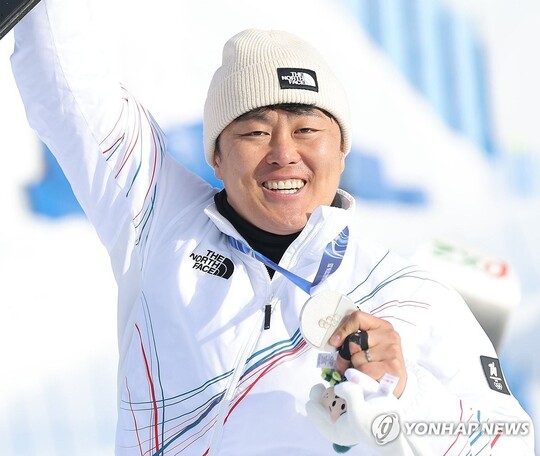 스노보드 메달리스트, 협회서 억대 포상금 수령