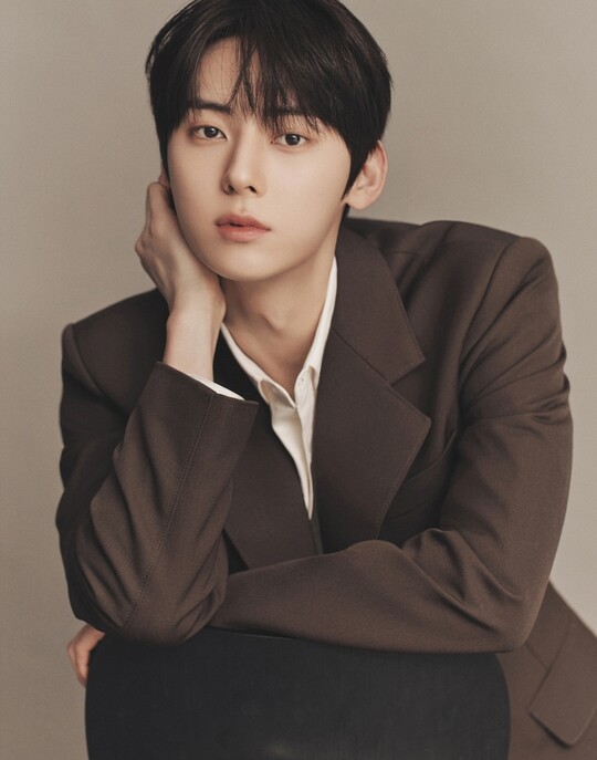 황민현, 워너원 재결합 앞두고 2년 만의 신곡 공개
