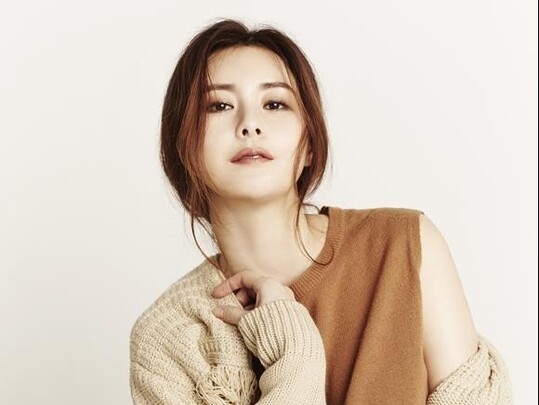 배우 최정윤, 5세 연하 일반인과 재혼