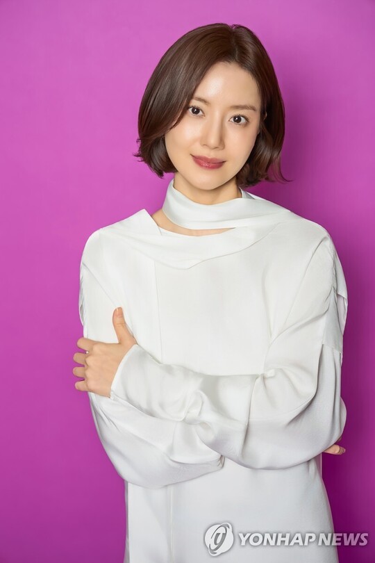 배우 문채원, 6월 비연예인과 결혼…예식은 비공개 진행