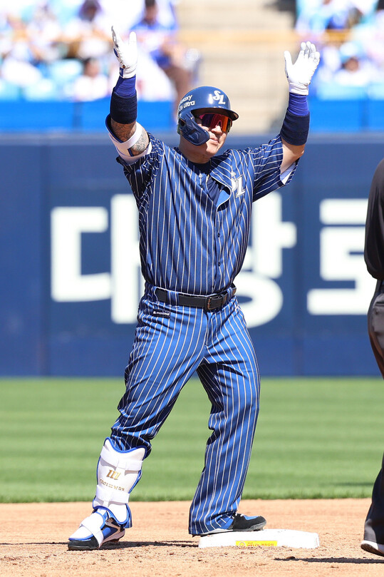 삼성 라이온즈의 베테랑 타자 최형우, KBO 최초 1000장타 달성